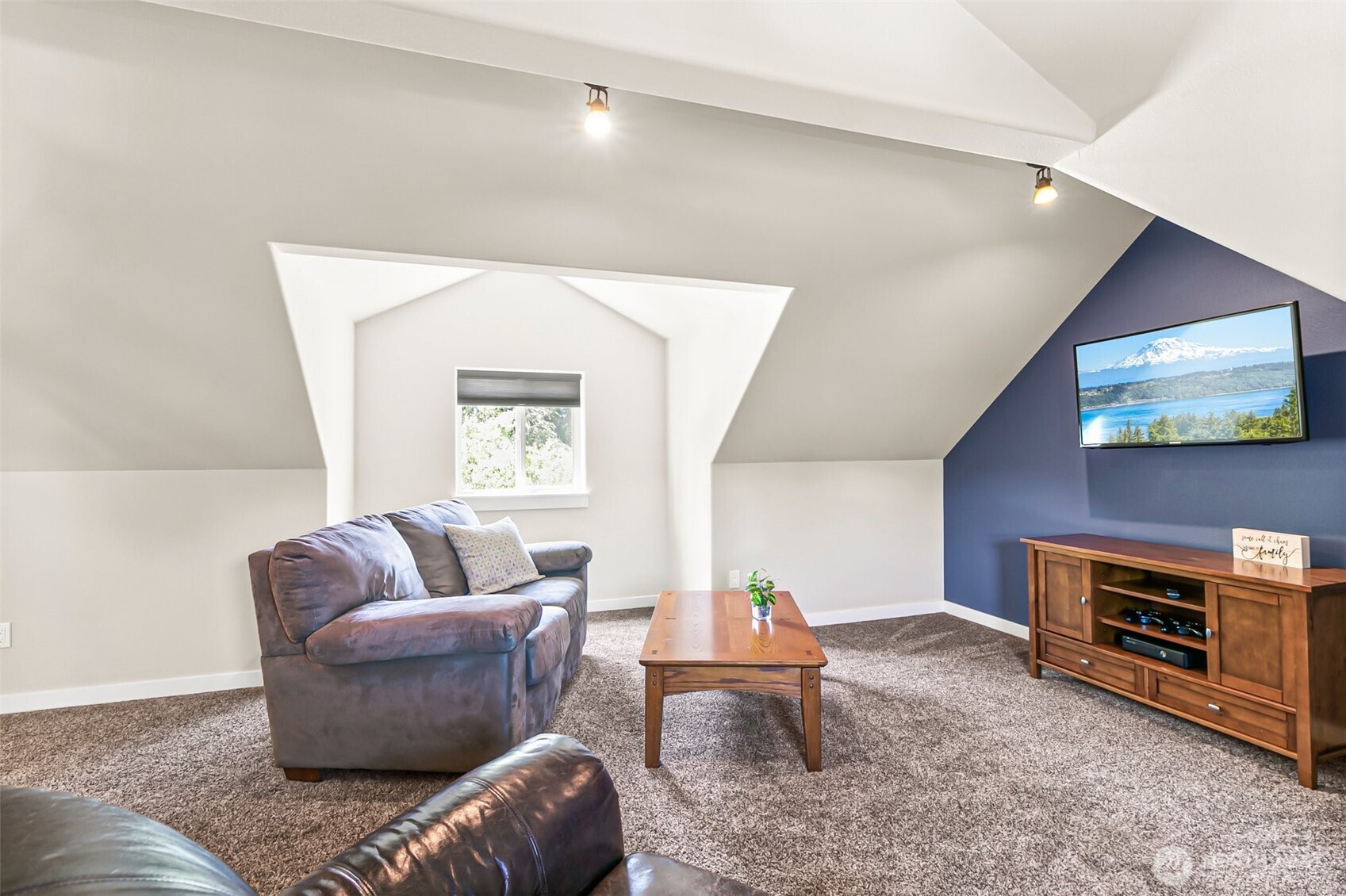 32794 Abrams Avenue , Black Diamond, WA 98010