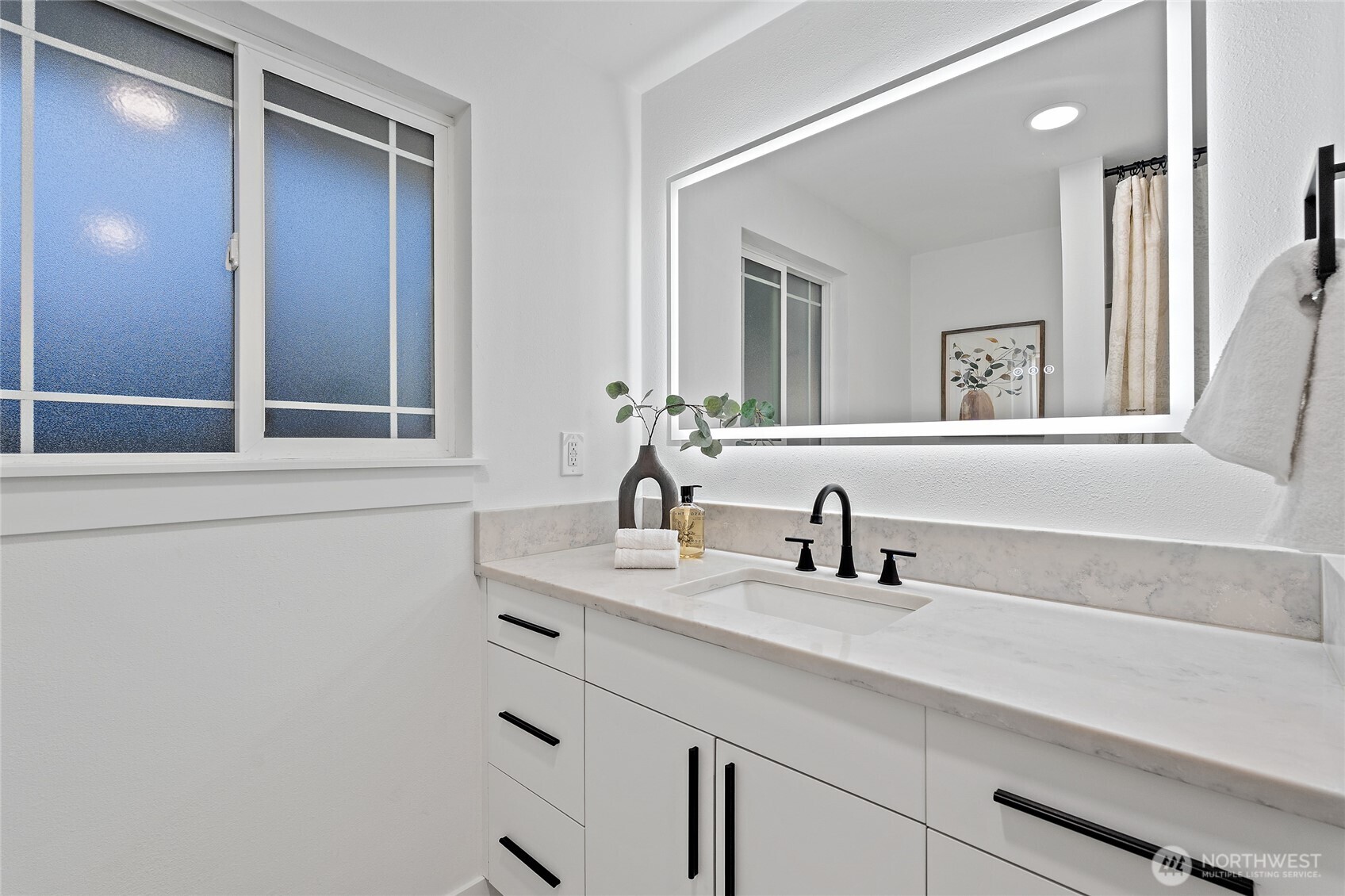 19628 Heinz Place , Lynnwood, WA 98036-5828