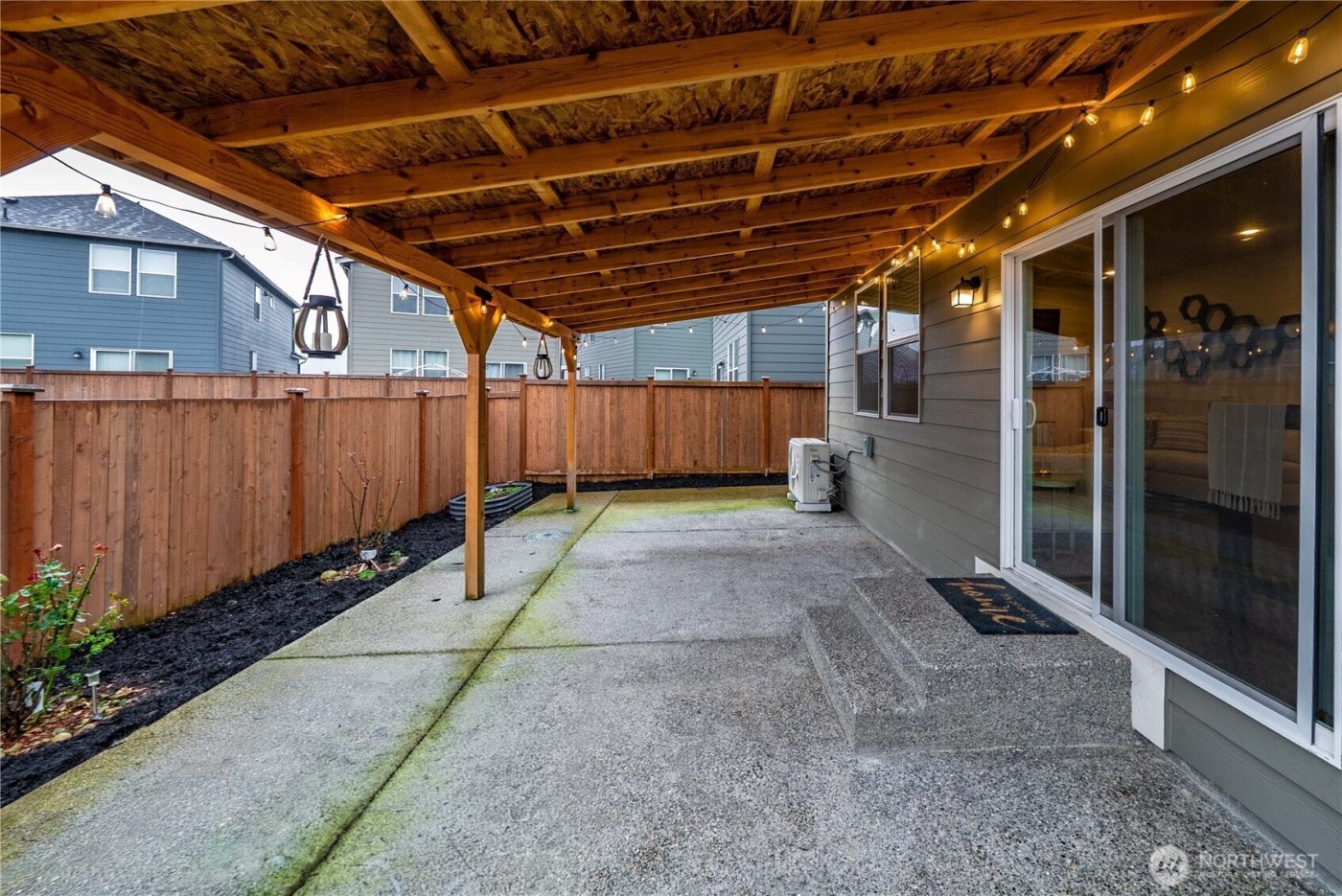 18785 Lipoma Place E, Puyallup, WA 98374