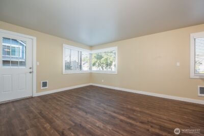 6515 5th Avenue NE, Seattle, WA 98115-2403 - Photo 3