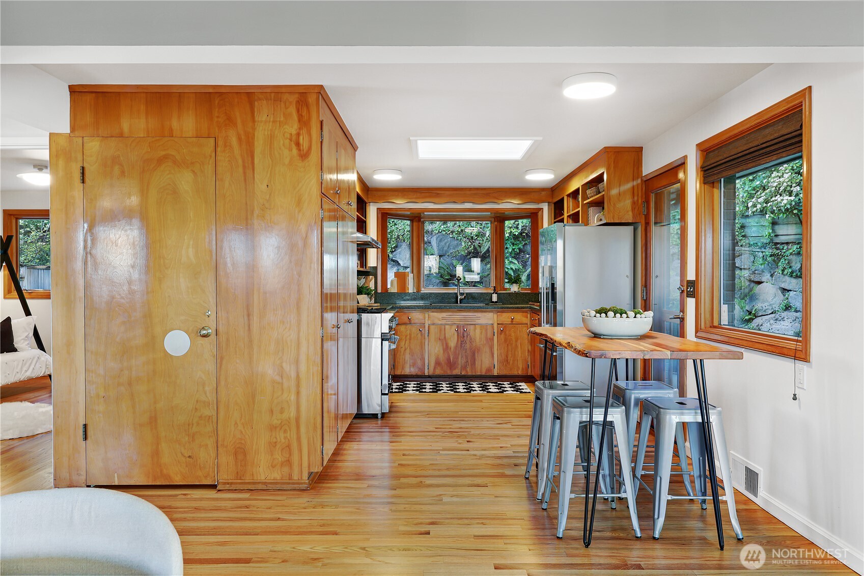 839 W Etruria Street , Seattle, WA 98119