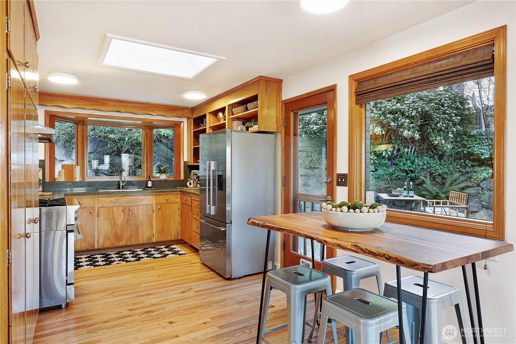 839 W Etruria Street , Seattle, WA 98119