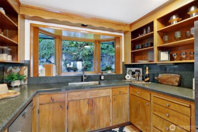 839 W Etruria Street , Seattle, WA 98119 - Photo 23