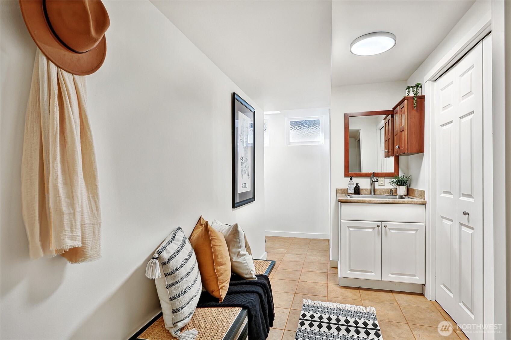 839 W Etruria Street , Seattle, WA 98119