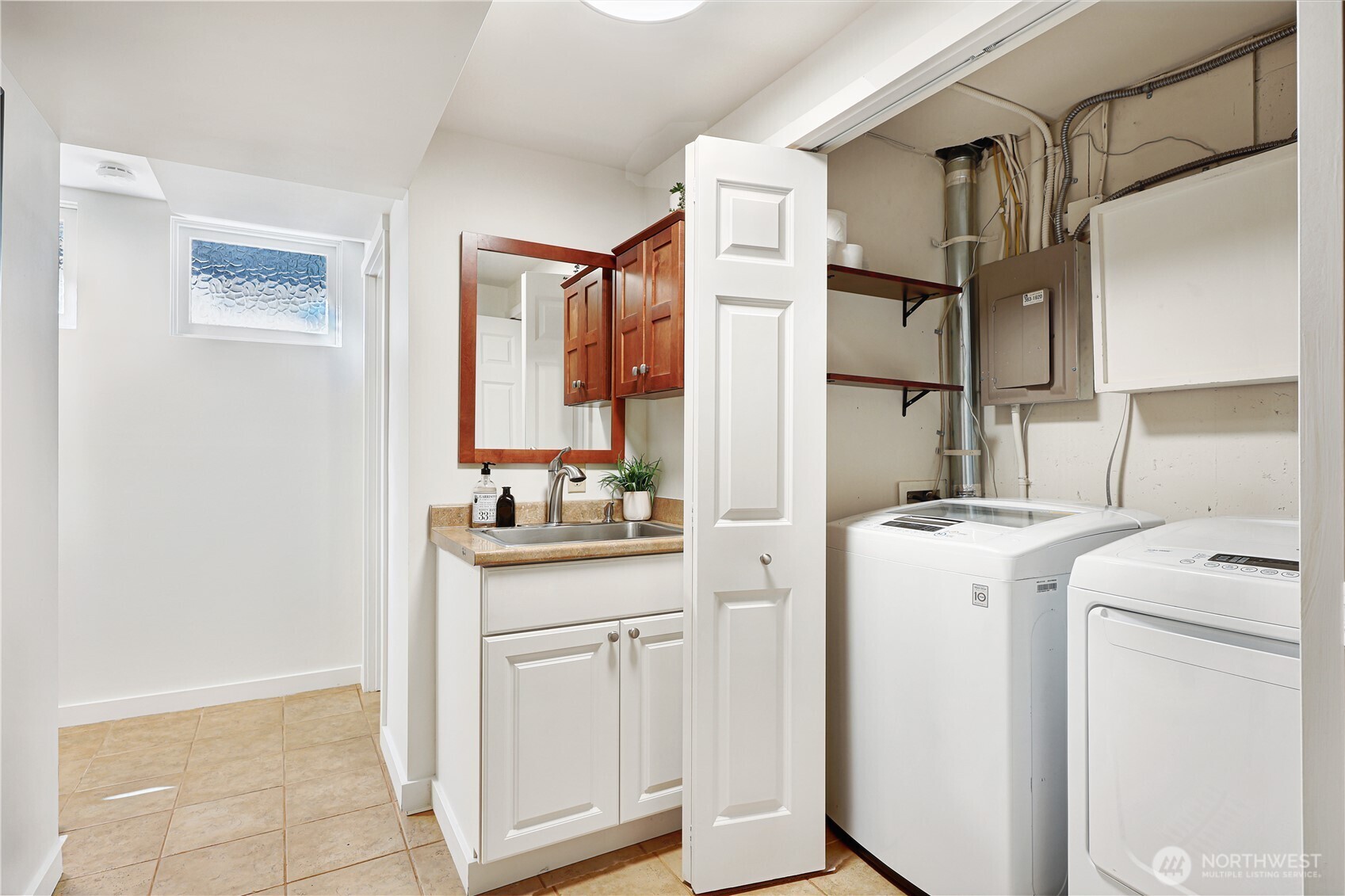 839 W Etruria Street , Seattle, WA 98119