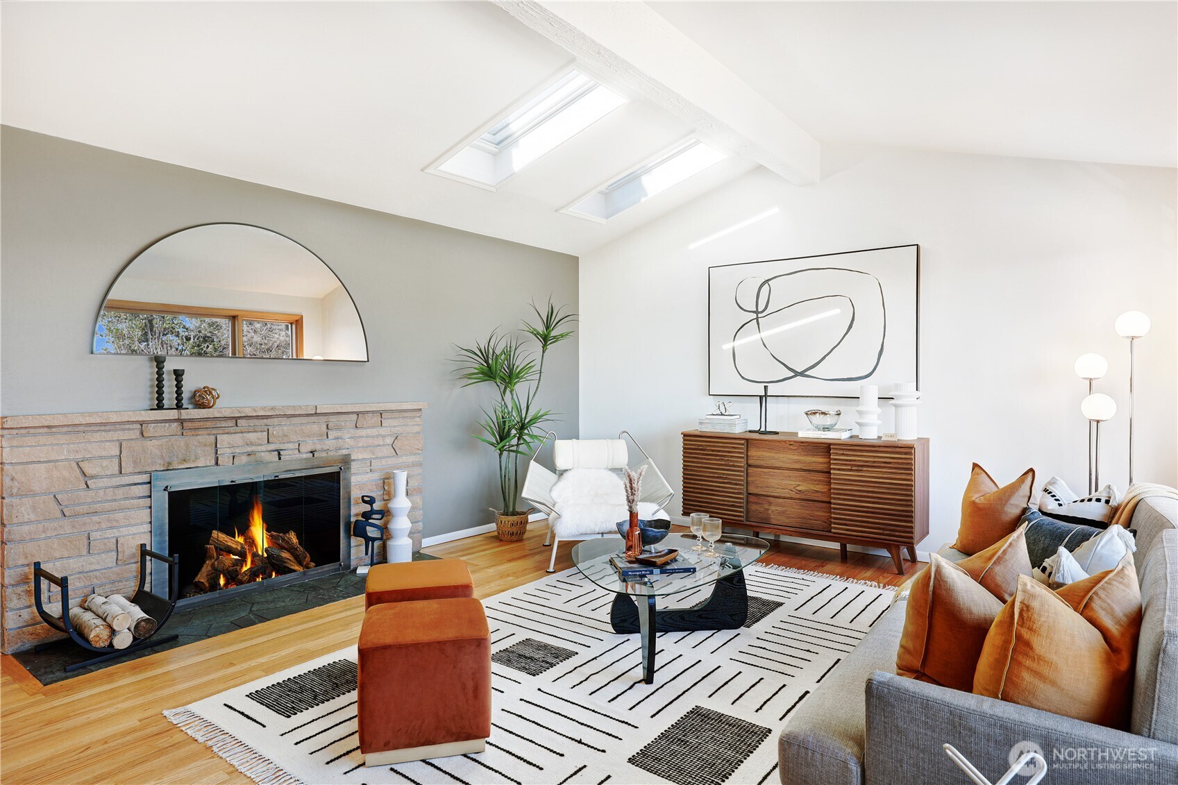 839 W Etruria Street , Seattle, WA 98119