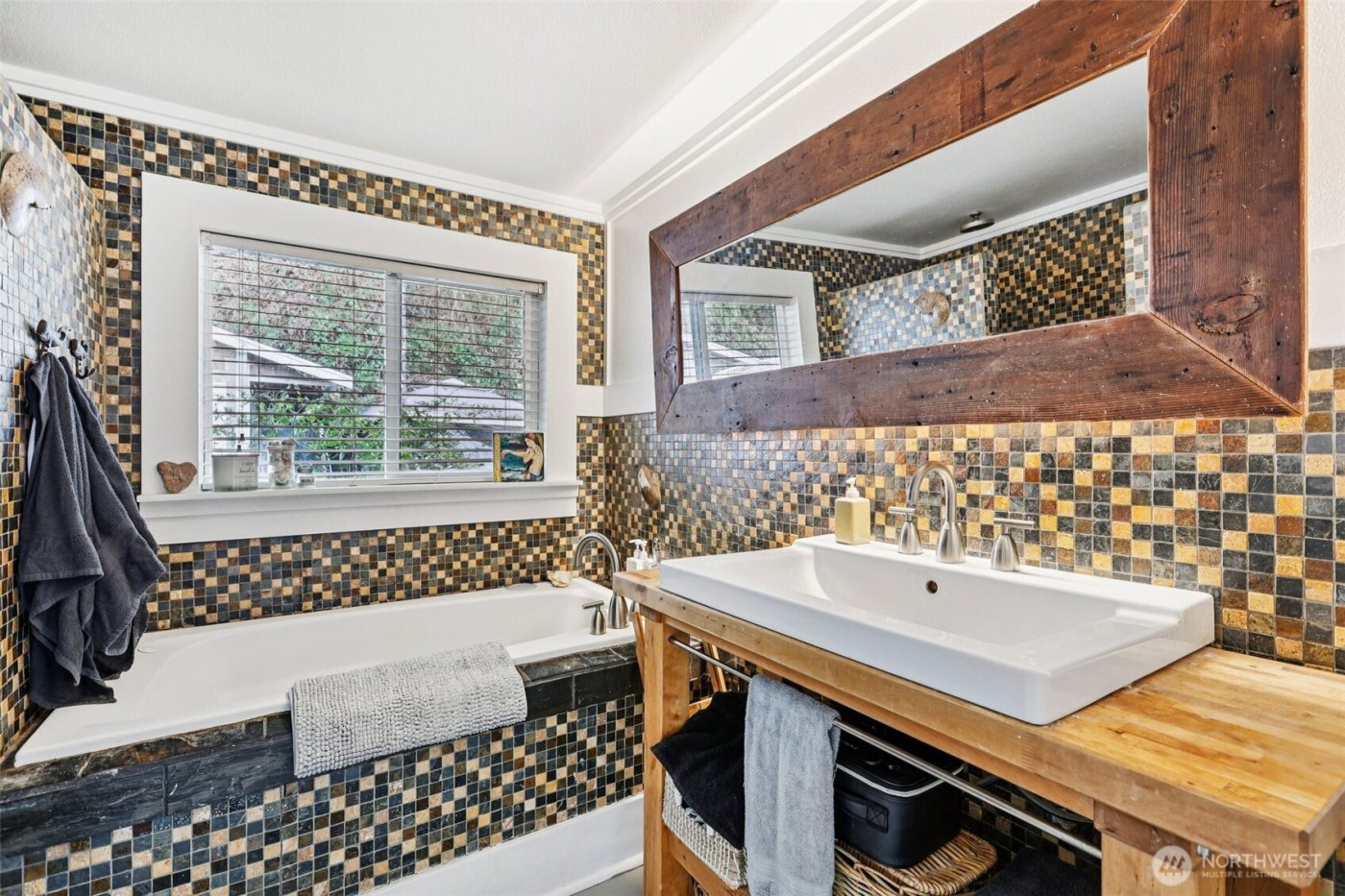 3151 Shoreline Drive , Camano Island, WA 98282