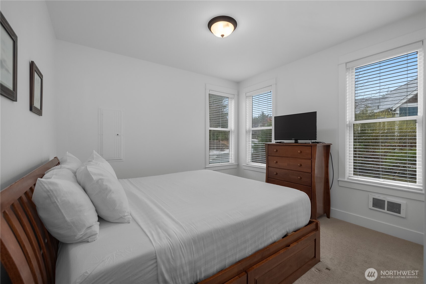 267 Compass Street , Pacific Beach, WA 98571