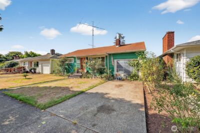 1717 10th Avenue , Longview, WA 98632 - Photo 2