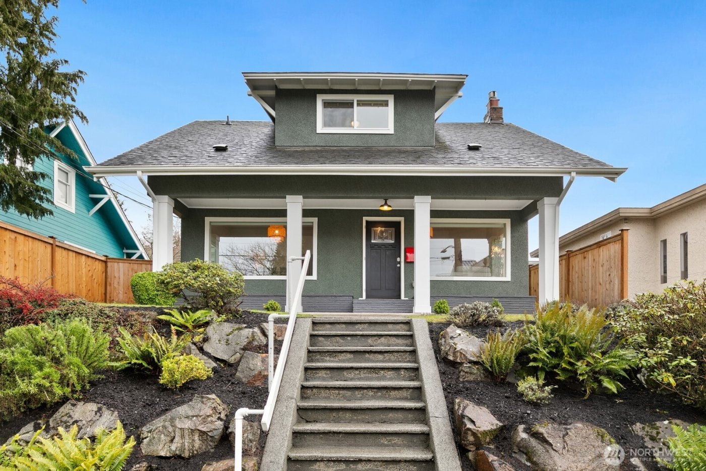 4207 SW Manning St , Seattle, WA 98116