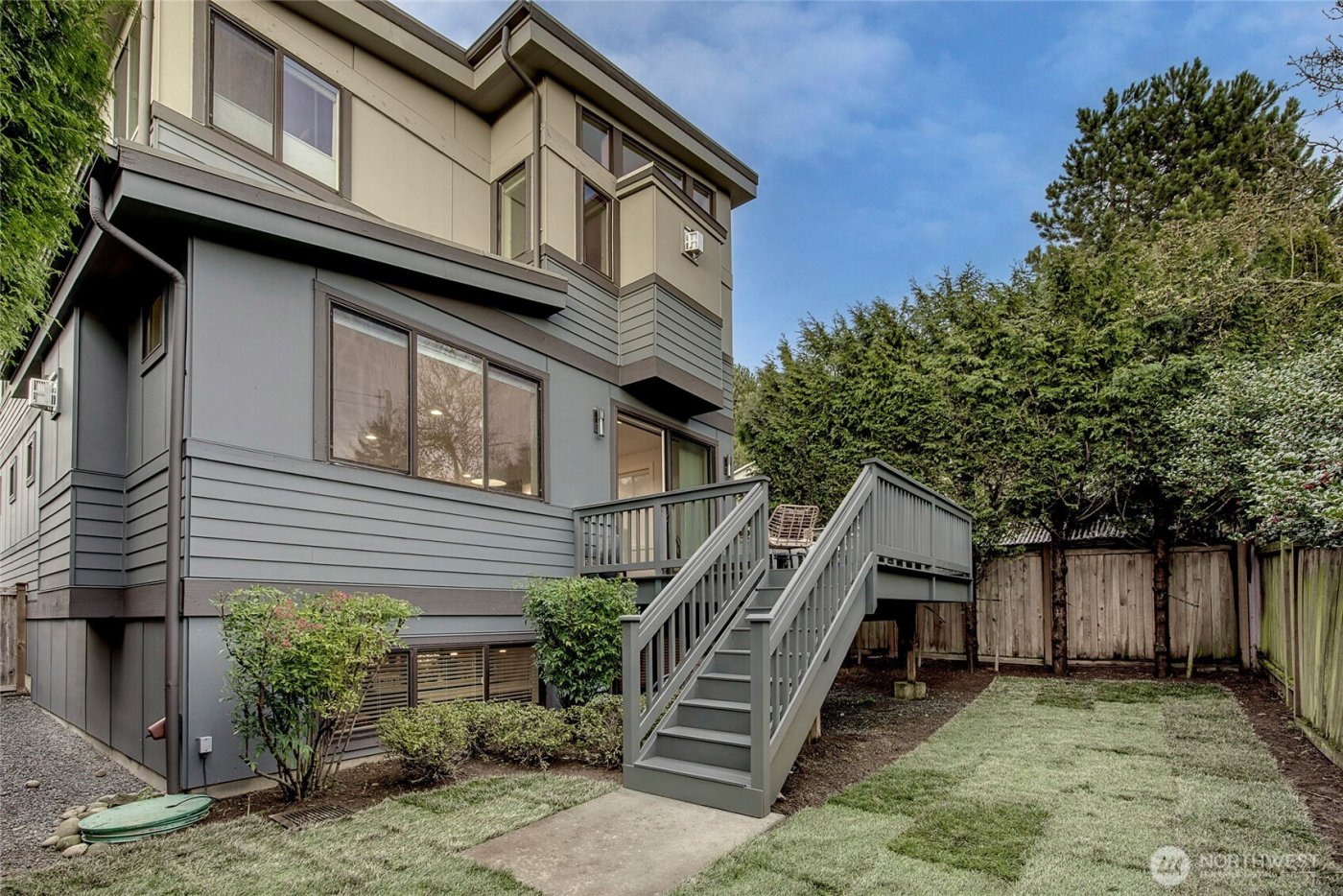 11421 NE 88th Street , Kirkland, WA 98033-5741