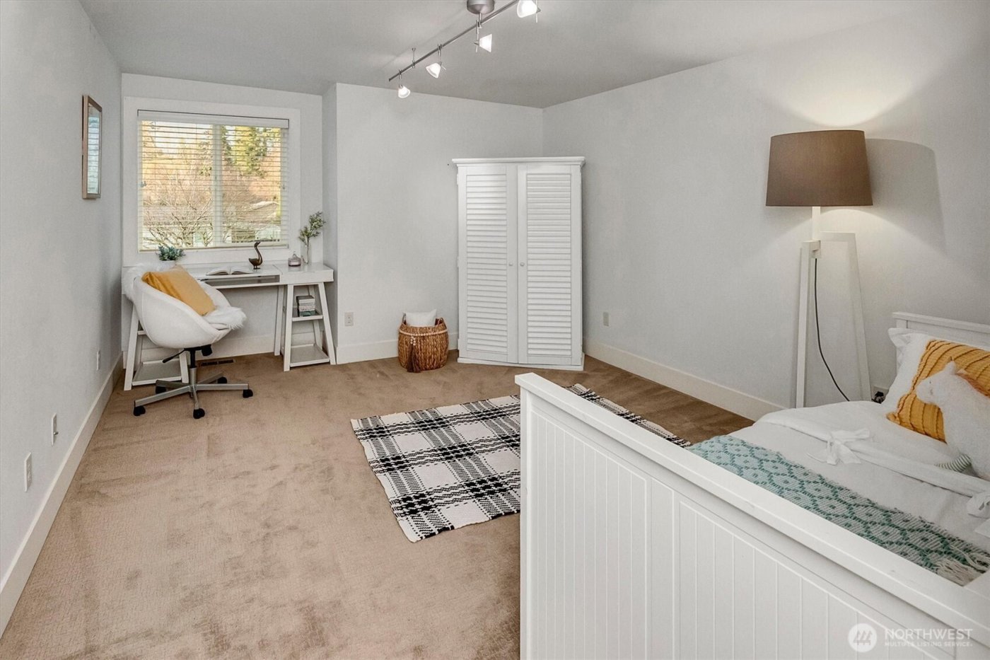 11421 NE 88th Street , Kirkland, WA 98033-5741