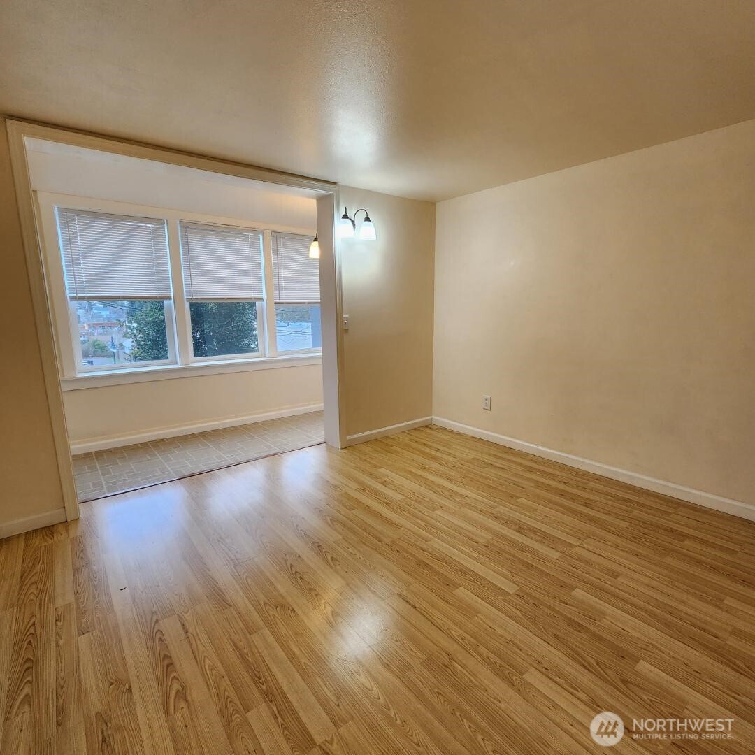 901 Pleasant Avenue , Bremerton, WA 98337