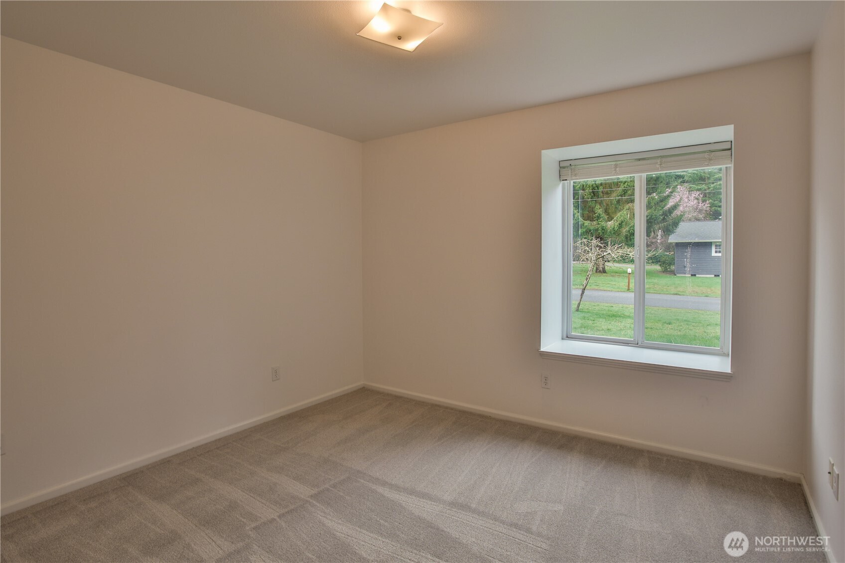 7847 Blakely Avenue , Clinton, WA 98236