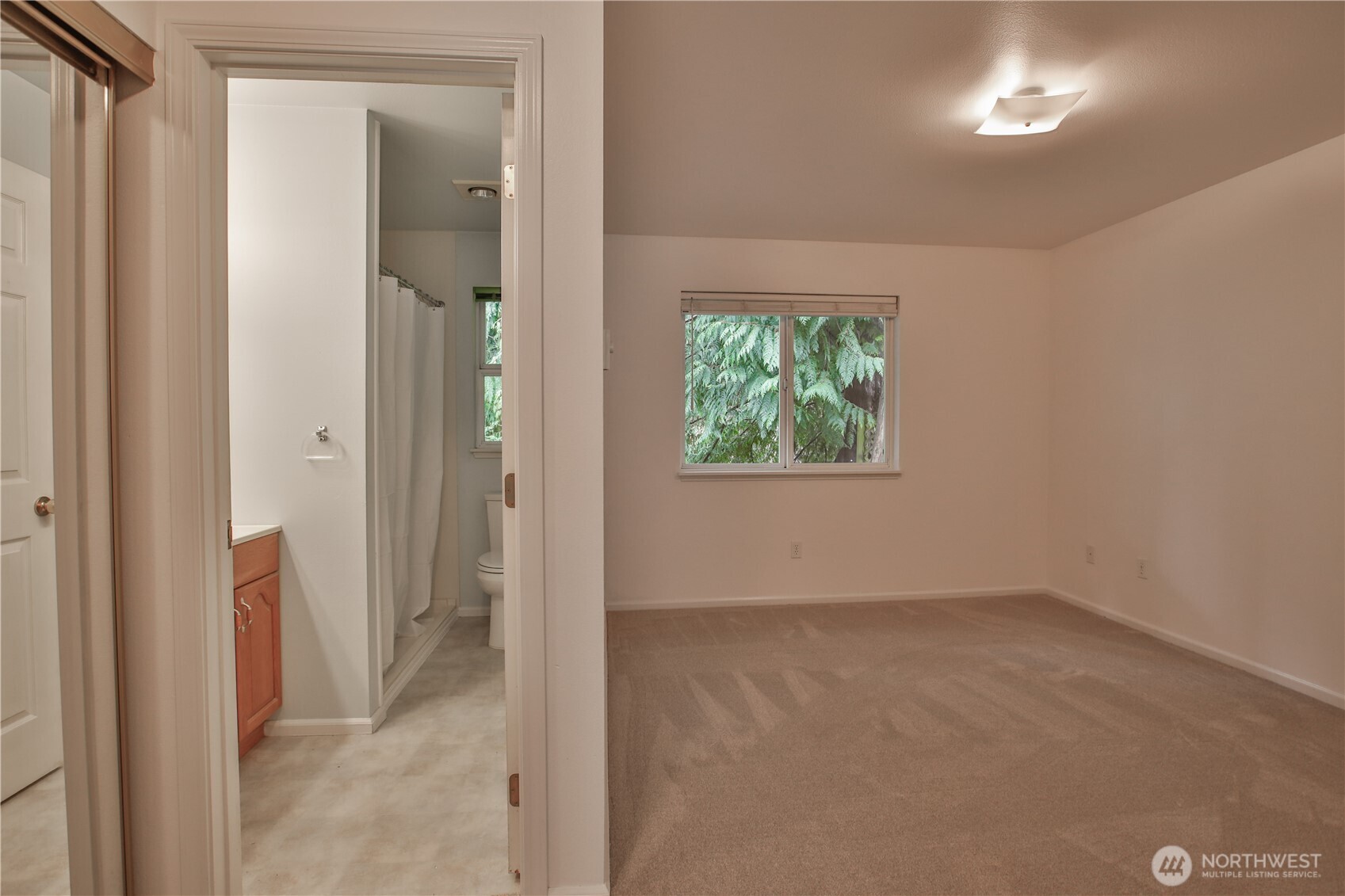 7847 Blakely Avenue , Clinton, WA 98236