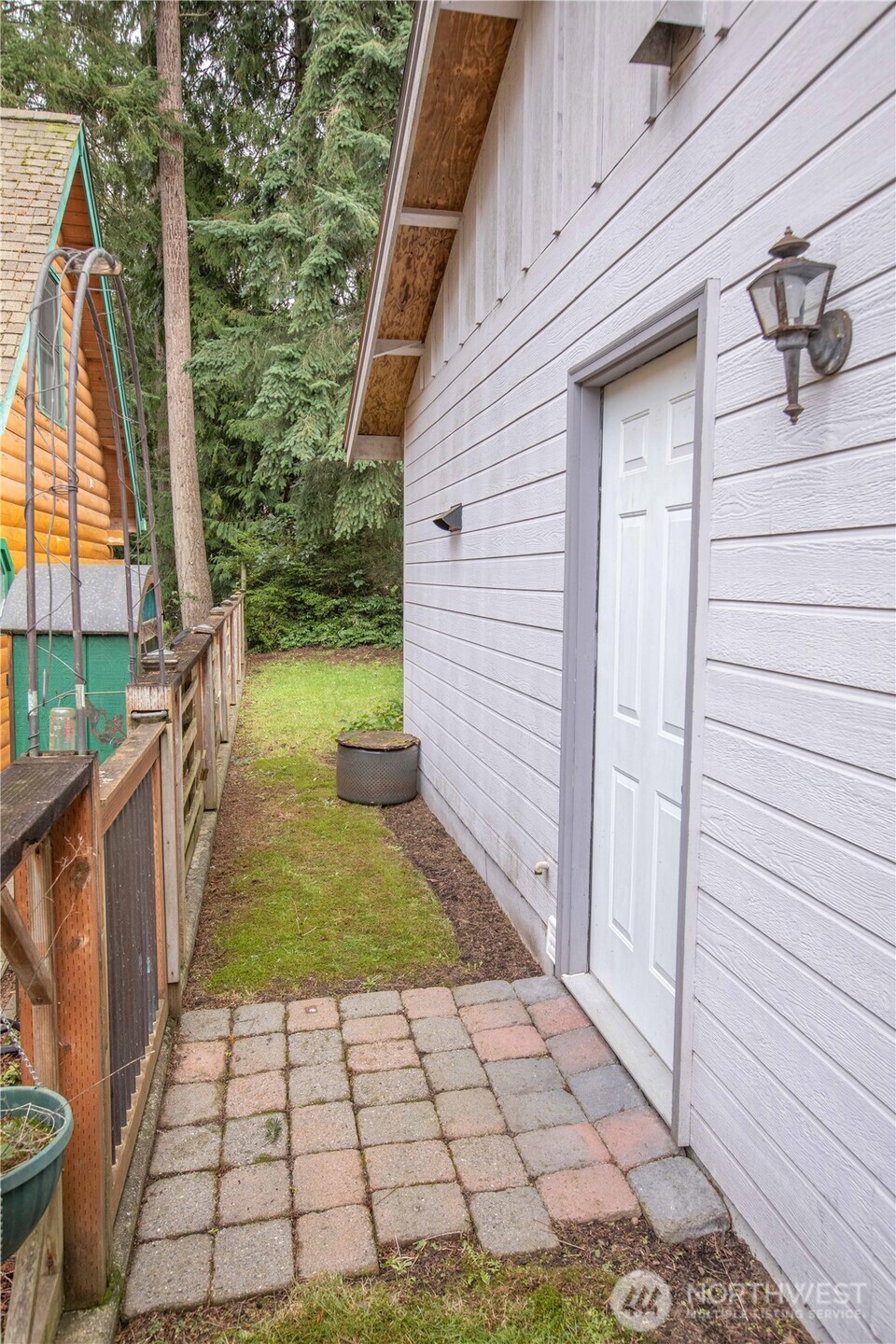 7847 Blakely Avenue , Clinton, WA 98236