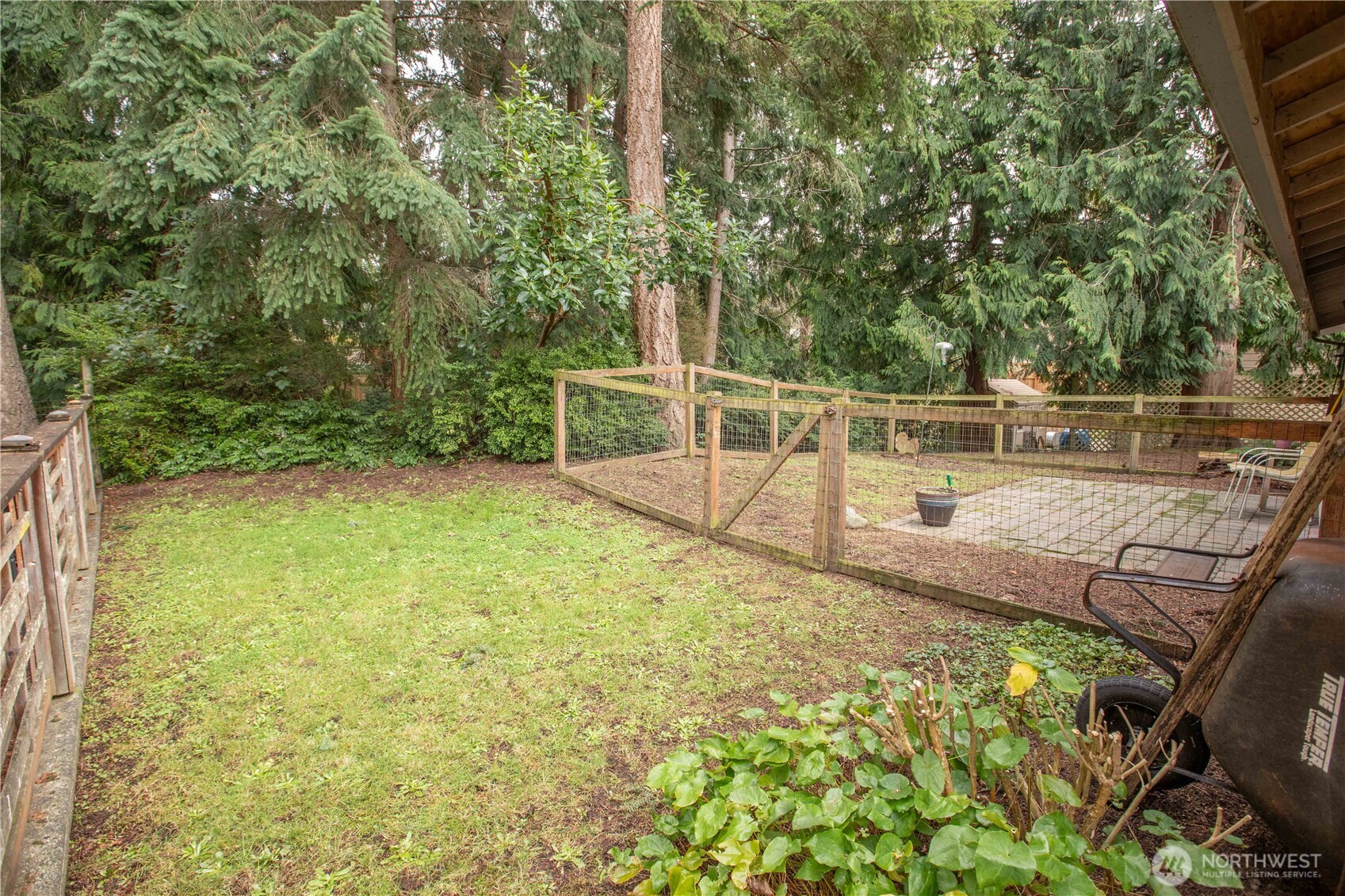 7847 Blakely Avenue , Clinton, WA 98236