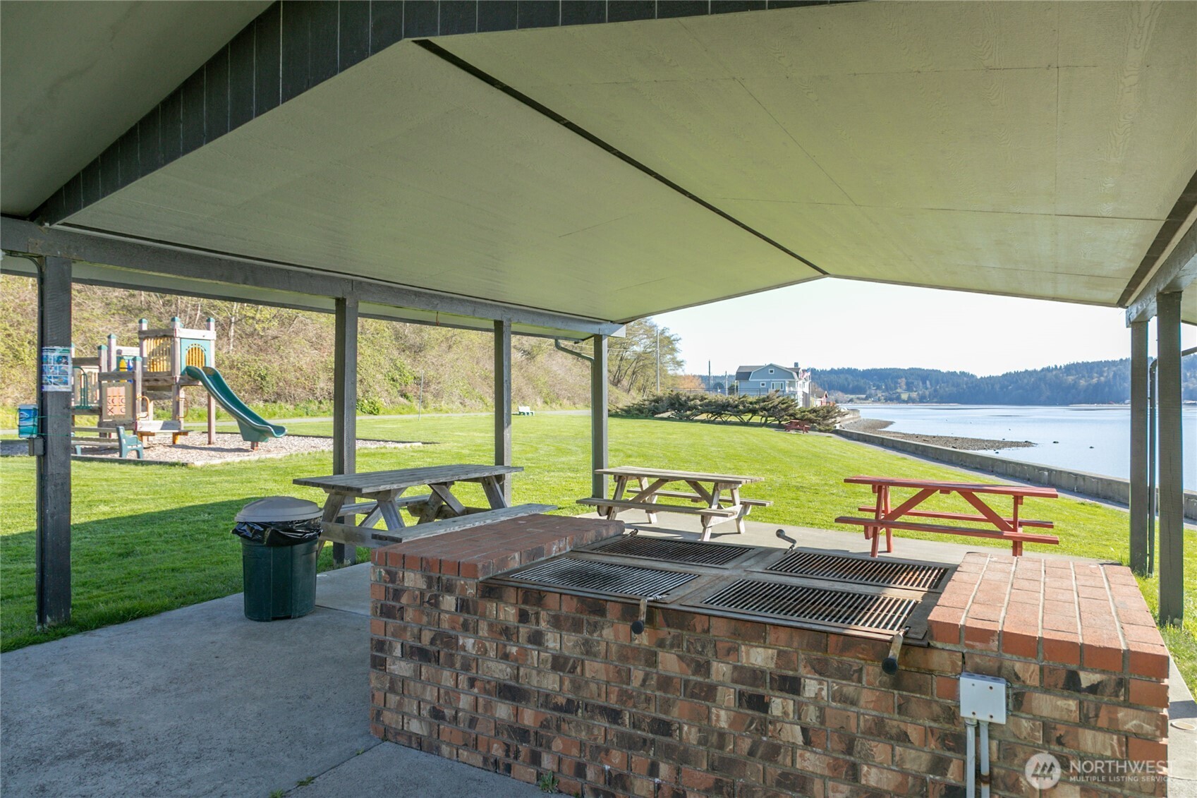 7847 Blakely Avenue , Clinton, WA 98236