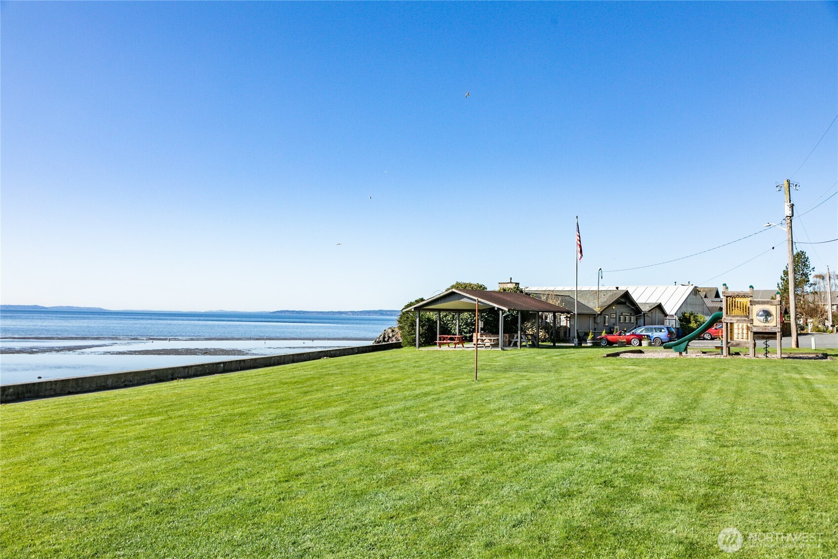 7847 Blakely Avenue , Clinton, WA 98236