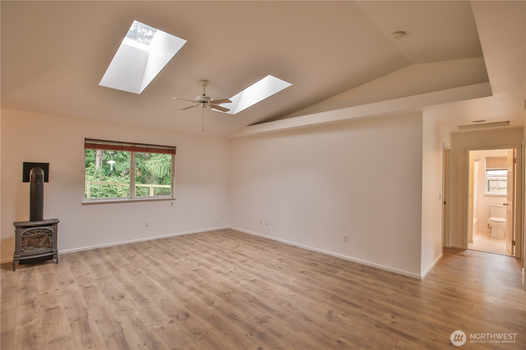 7847 Blakely Avenue , Clinton, WA 98236