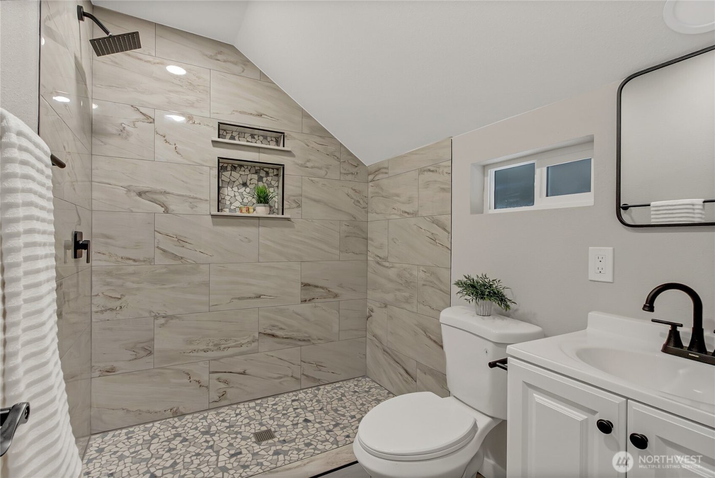 2411 Queets Avenue , Hoquiam, WA 98550