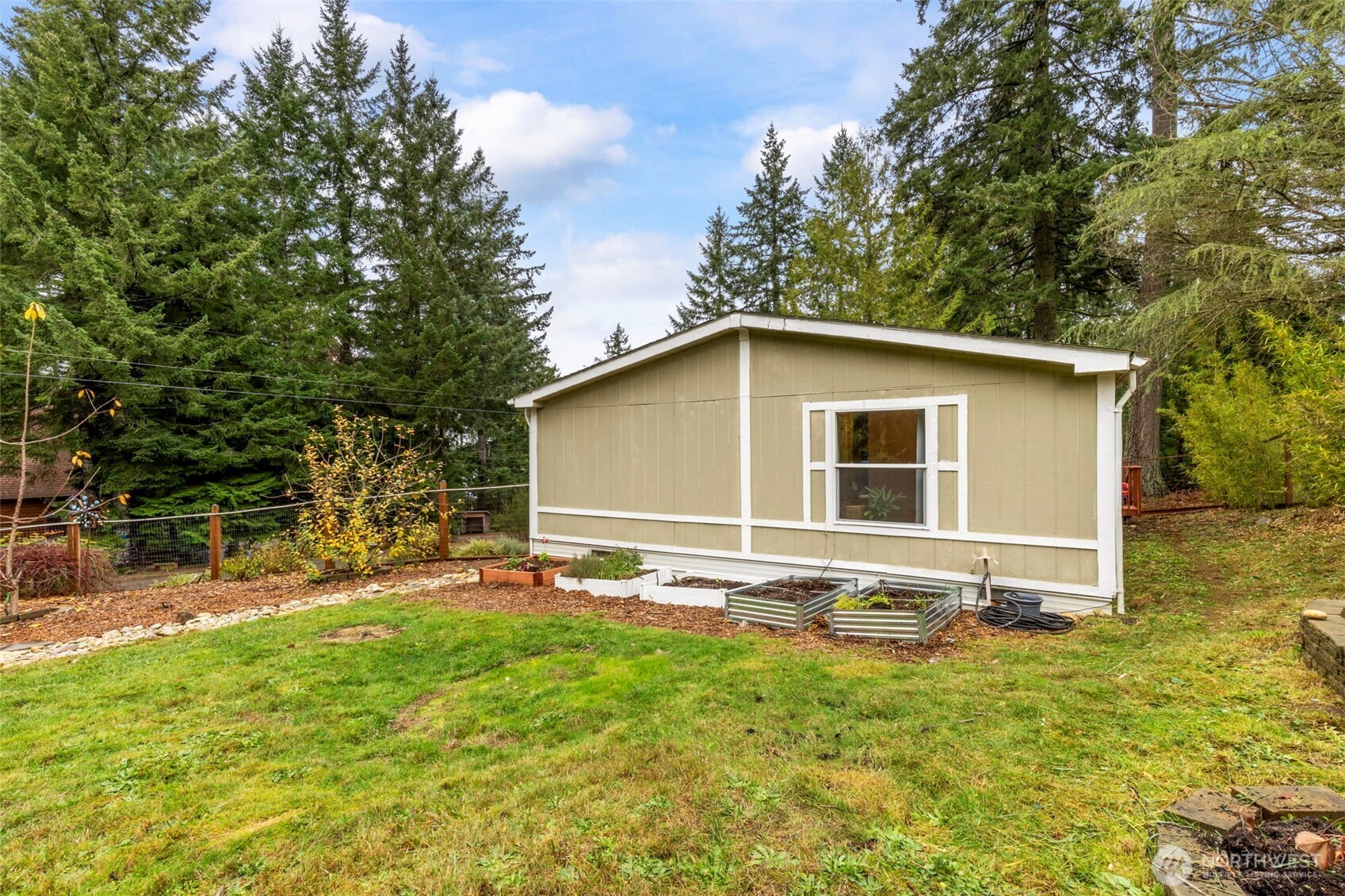 369 W Tahuyeh Drive , Bremerton, WA 98312