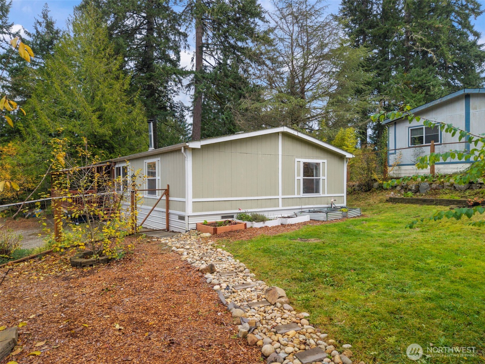 369 W Tahuyeh Drive , Bremerton, WA 98312