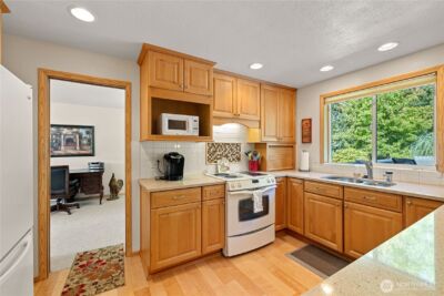 2631 Club Court #305, Mount Vernon, WA 98273 - Photo 11