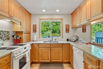 2631 Club Court #305, Mount Vernon, WA 98273 - Photo 12