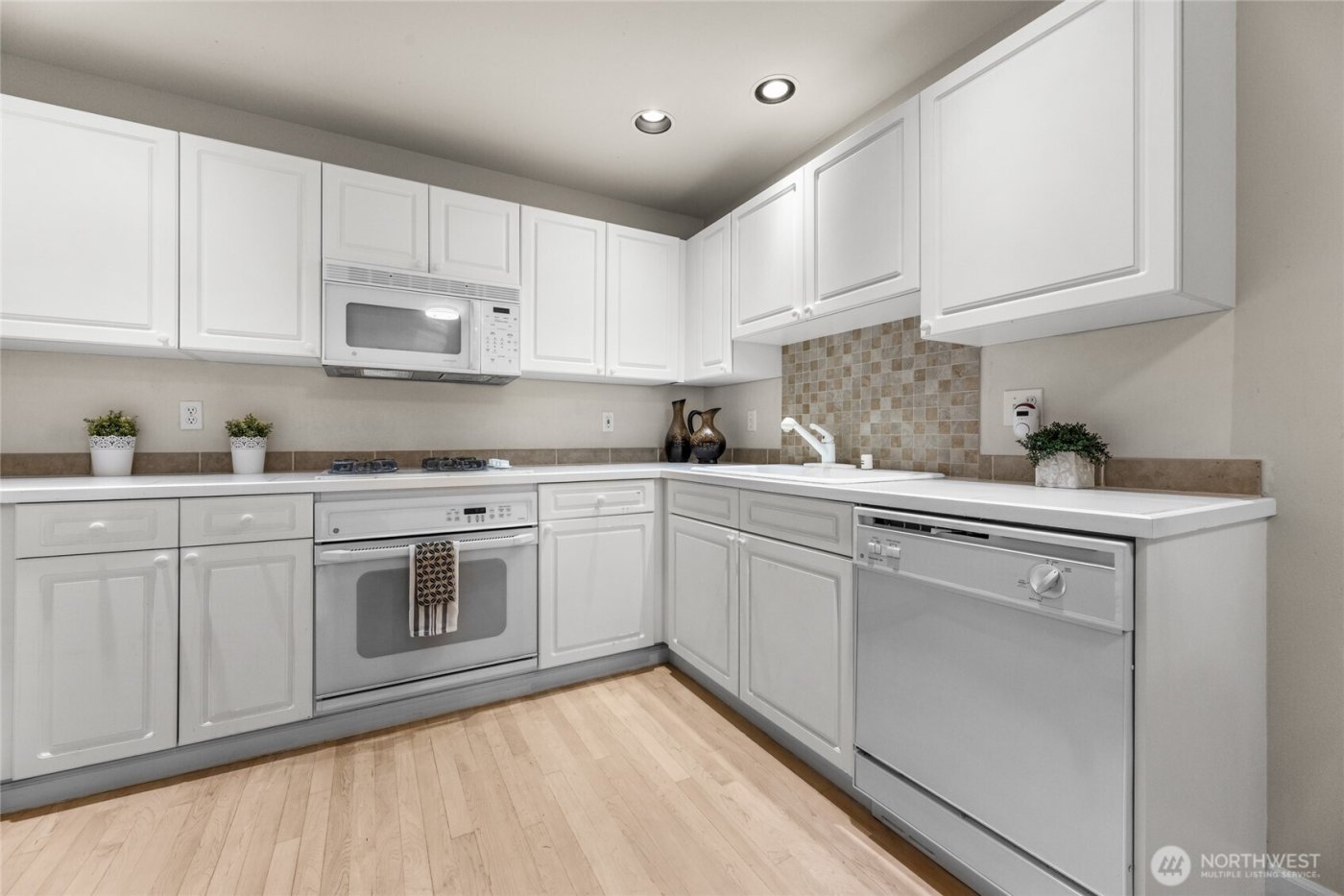 1439 NW 202nd Lane , Shoreline, WA 98177