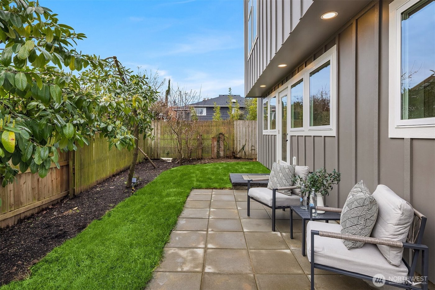 7521 12th Avenue NW, Seattle, WA 98117