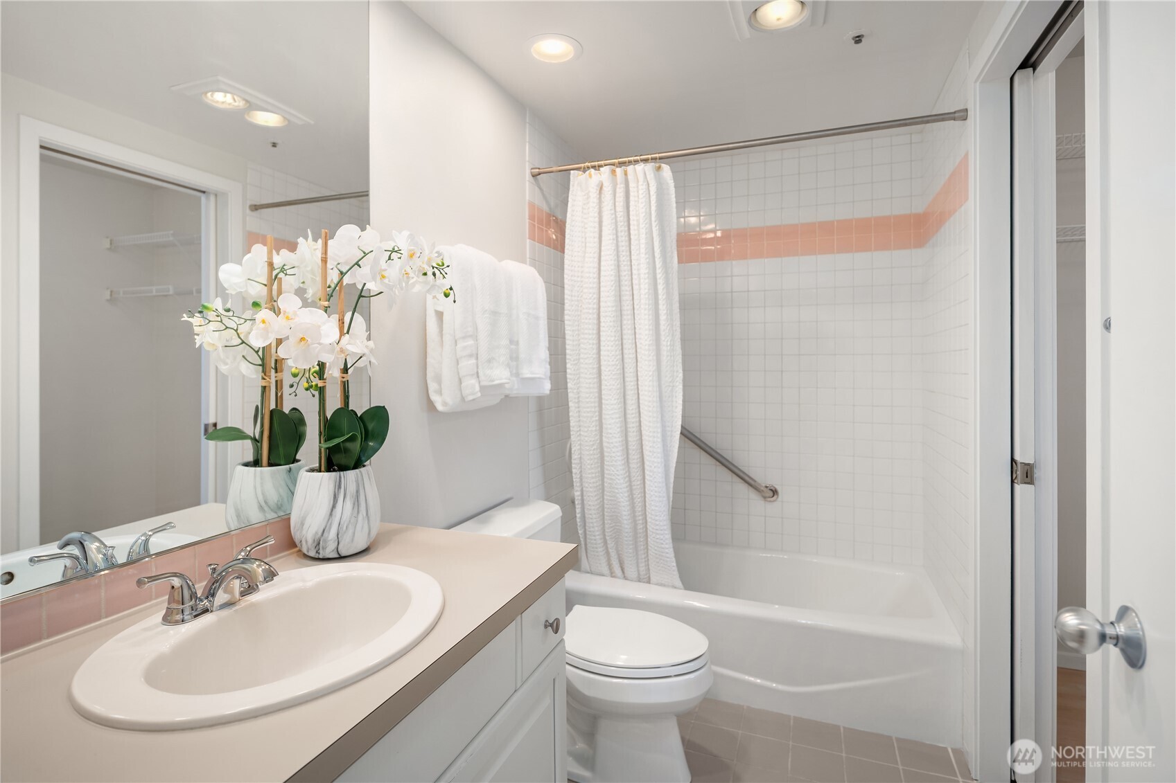 2400 8th Avenue N #2, Seattle, WA 98109