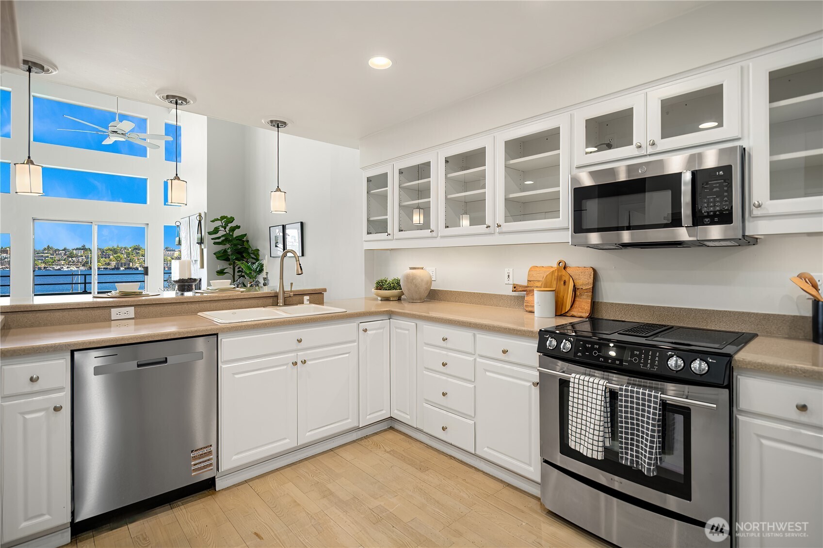 2400 8th Avenue N #2, Seattle, WA 98109