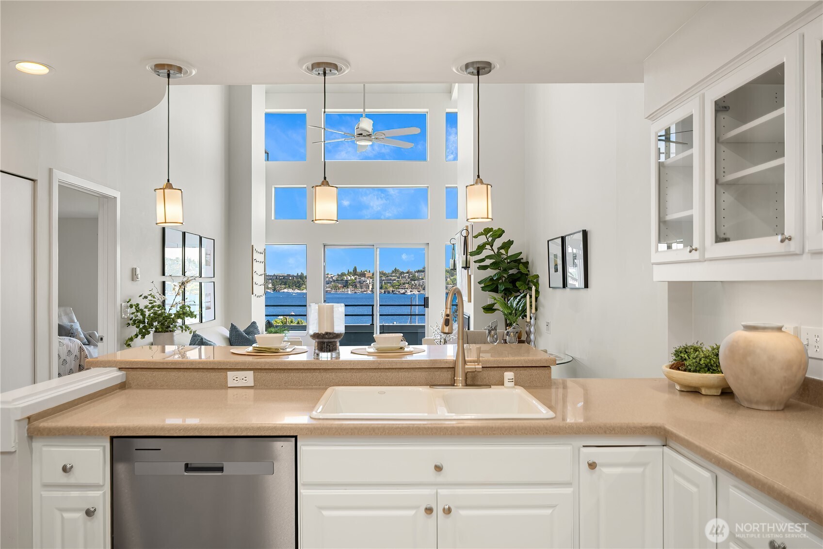 2400 8th Avenue N #2, Seattle, WA 98109