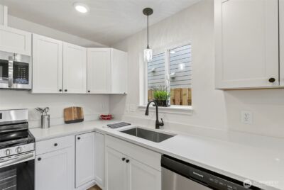 709 S 9th Avenue , Kelso, WA 98626 - Photo 10