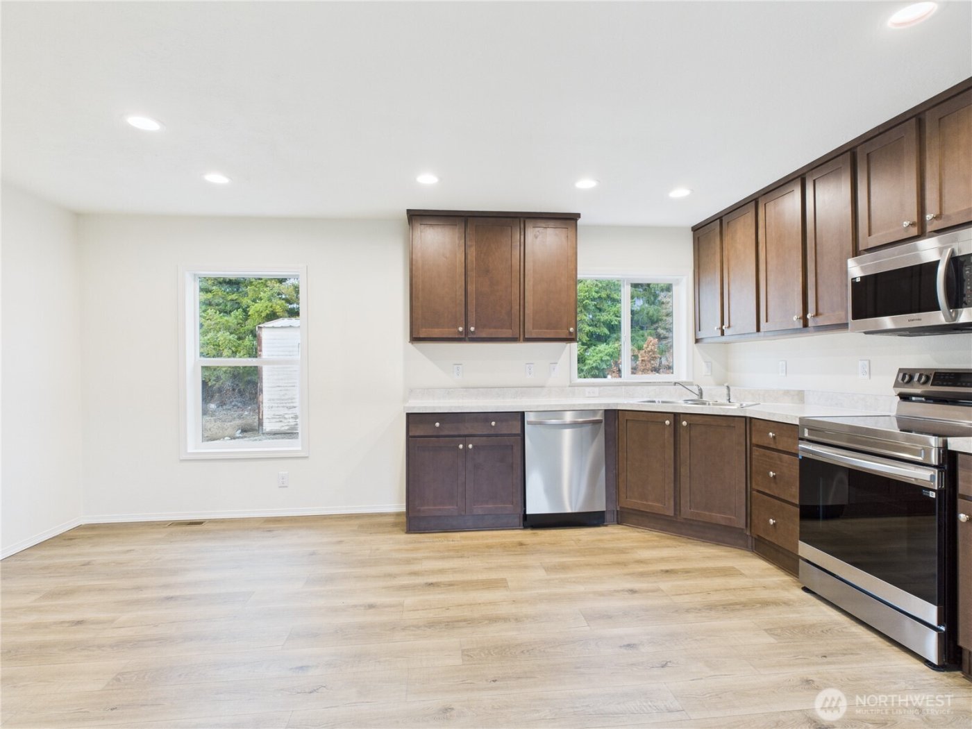 403 2nd Street SW, Rock Island, WA 98850