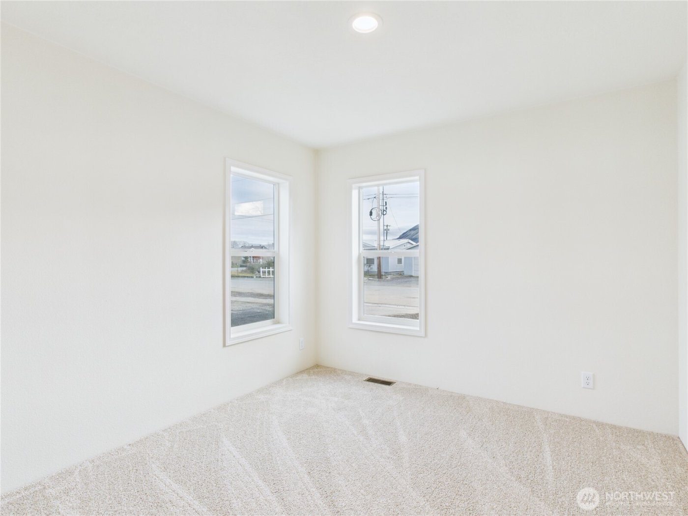 403 2nd Street SW, Rock Island, WA 98850