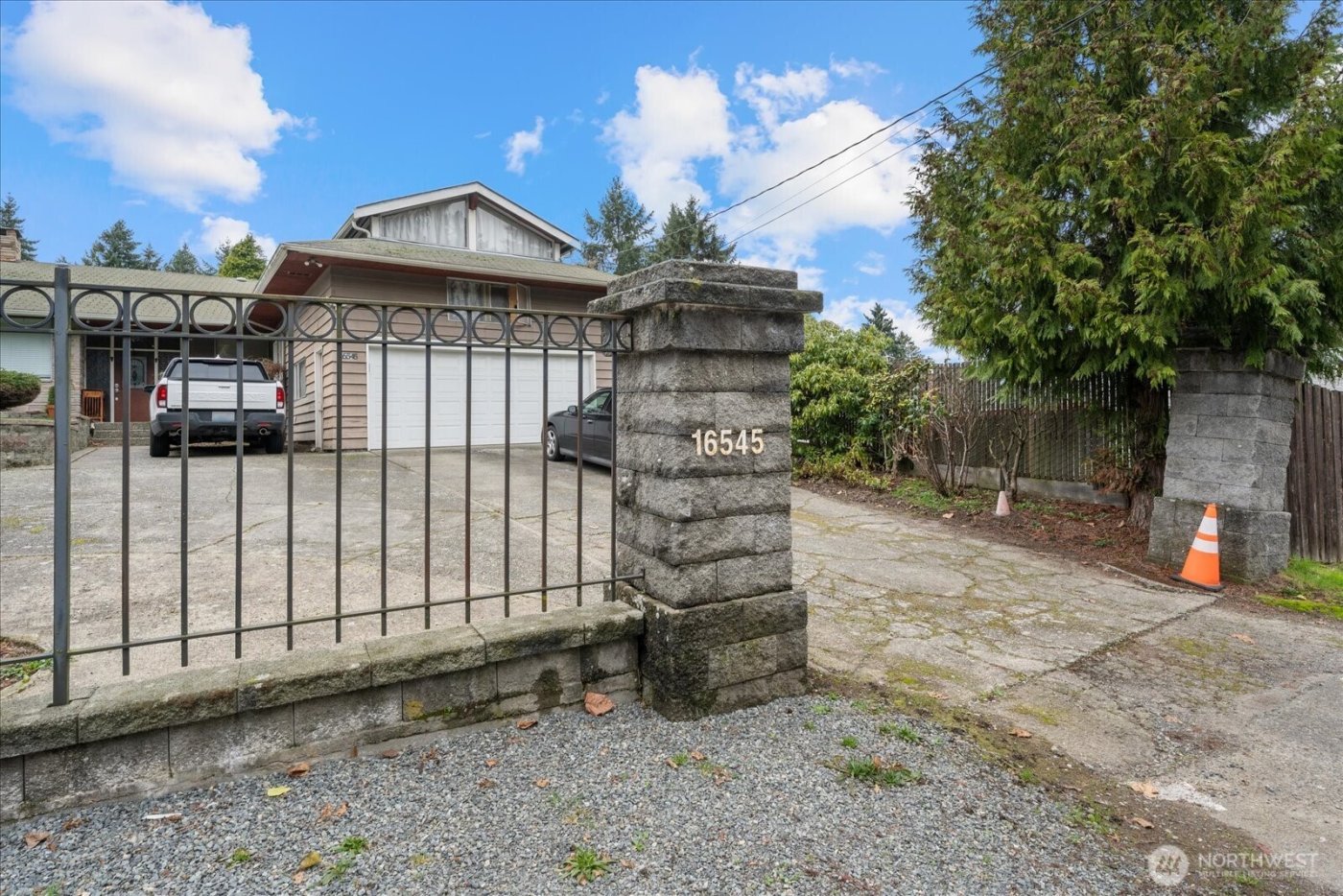 16545 Des Moines Memorial Drive S, Burien, WA 98148