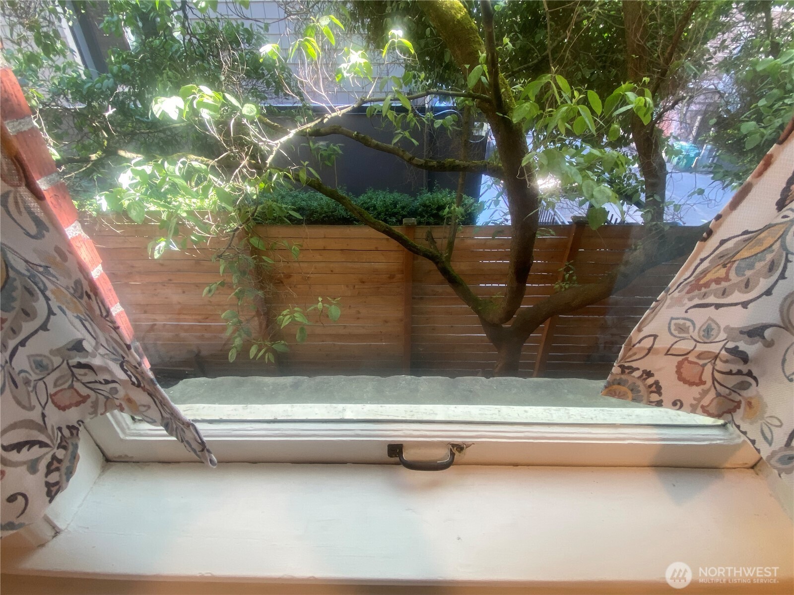 4725 15th Avenue NE #14, Seattle, WA 98105