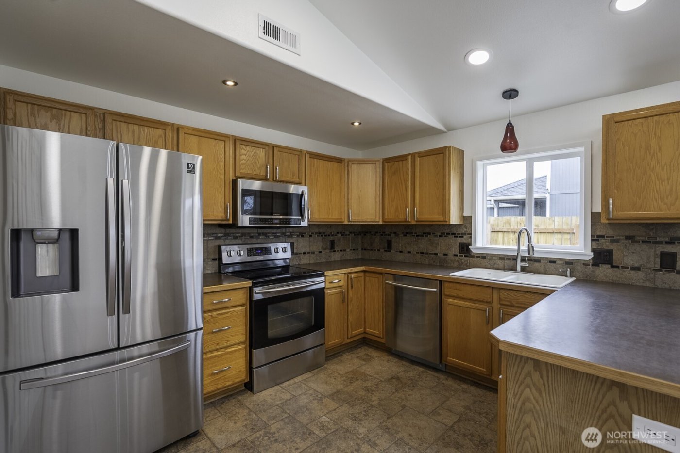 1401 S Hamilton Road , Moses Lake, WA 98837