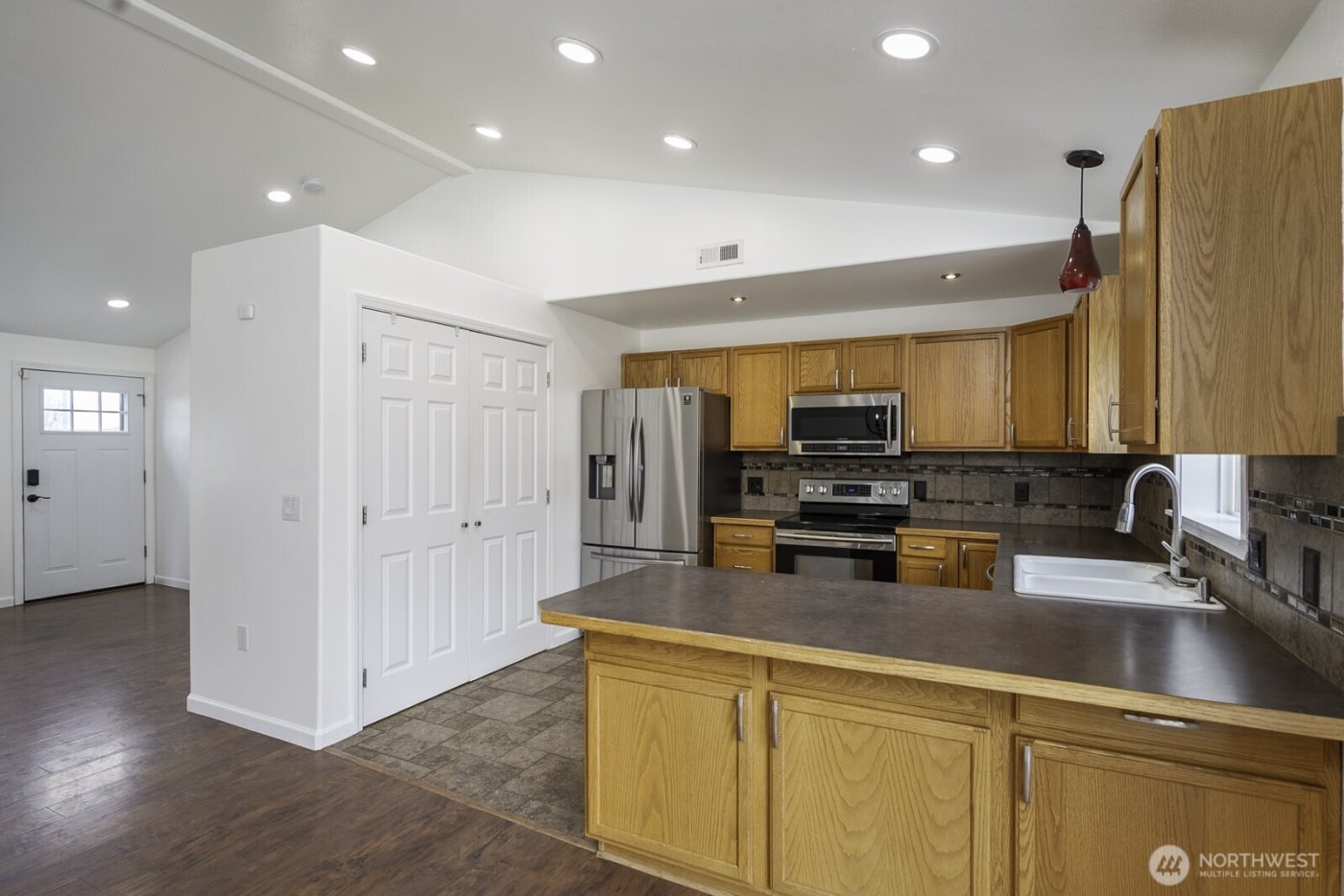 1401 S Hamilton Road , Moses Lake, WA 98837