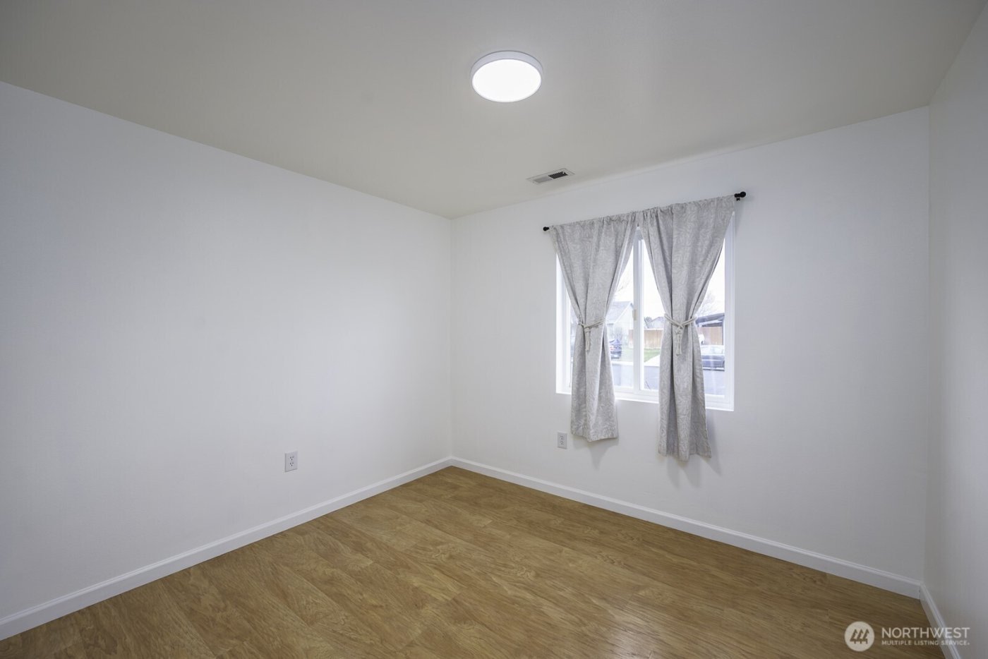 1401 S Hamilton Road , Moses Lake, WA 98837