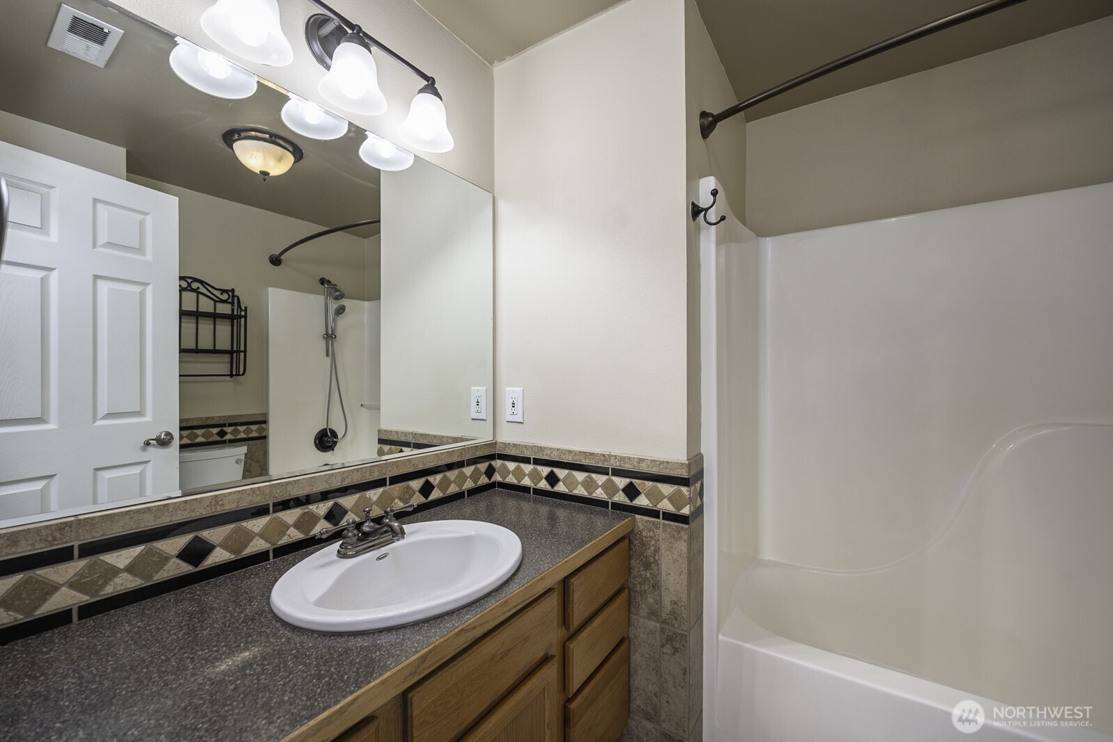 1401 S Hamilton Road , Moses Lake, WA 98837