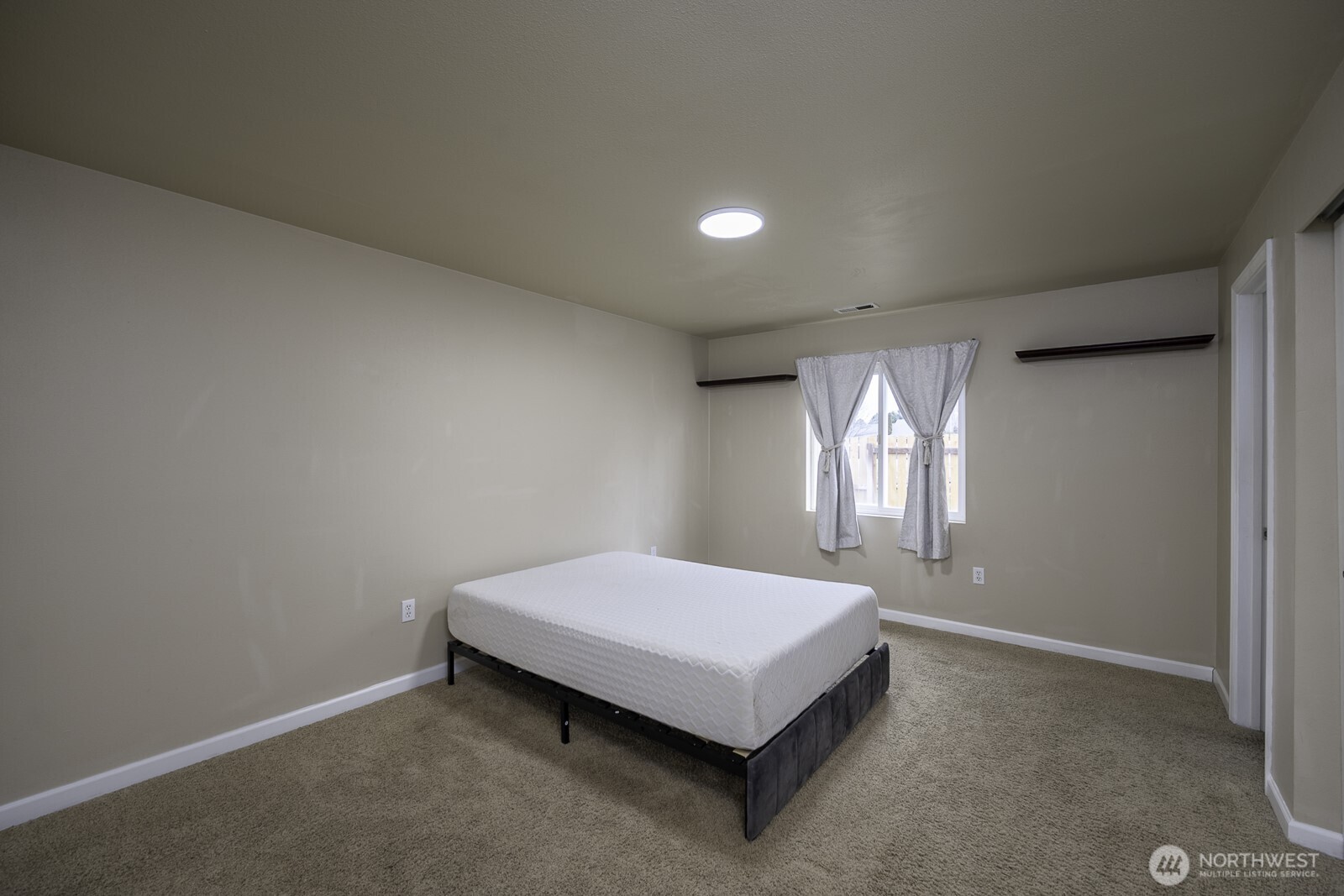 1401 S Hamilton Road , Moses Lake, WA 98837