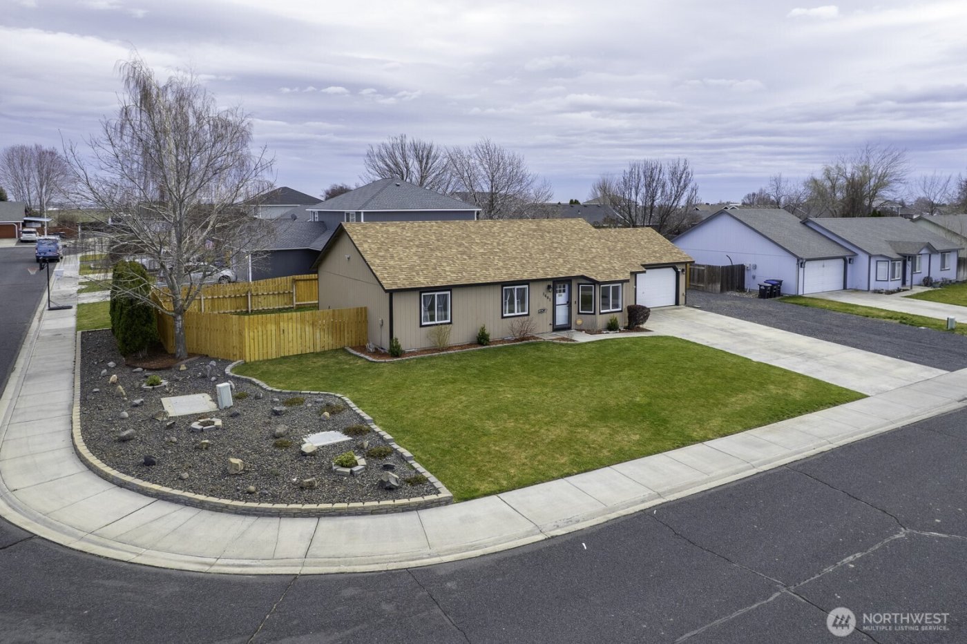 1401 S Hamilton Road , Moses Lake, WA 98837
