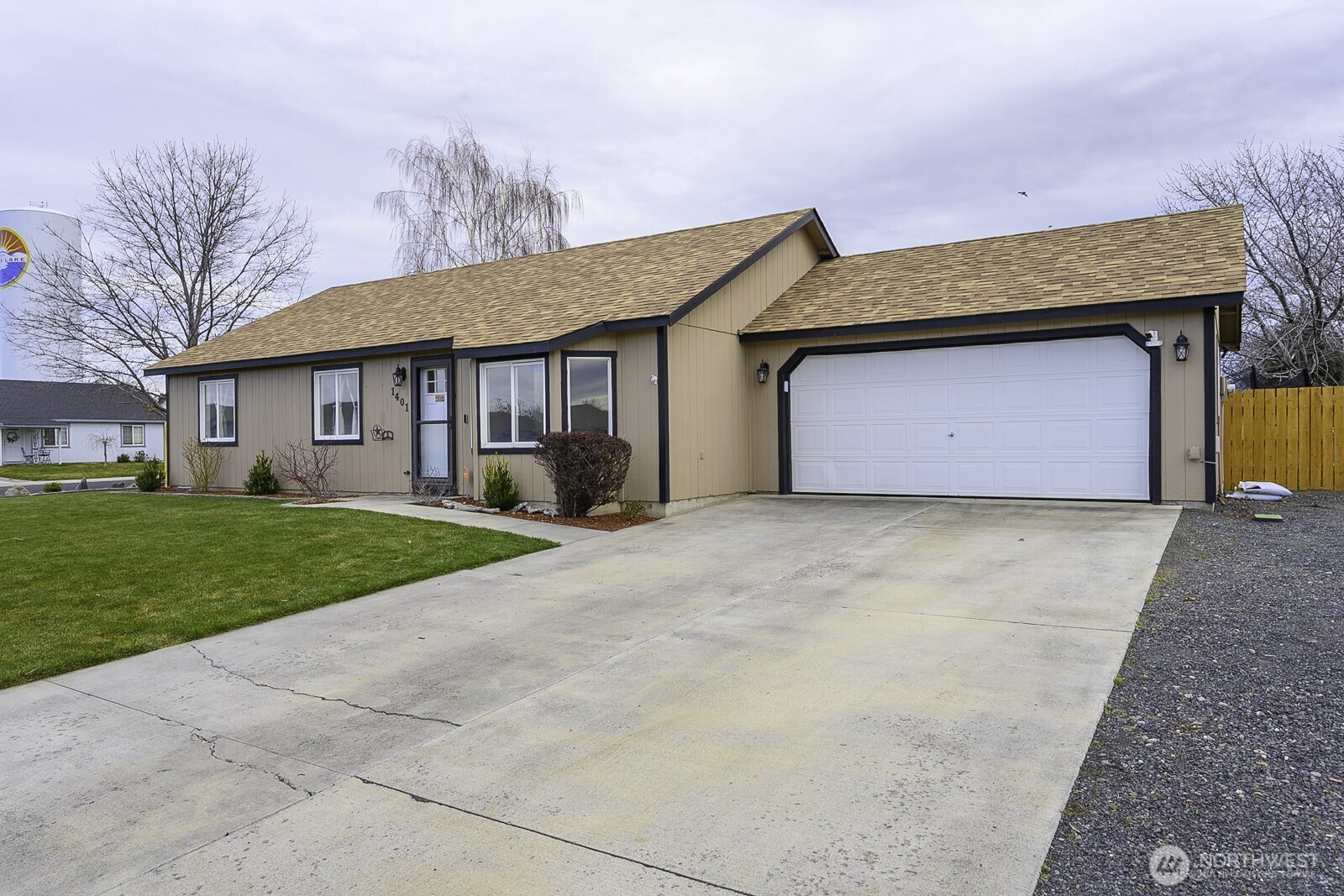 1401 S Hamilton Road , Moses Lake, WA 98837