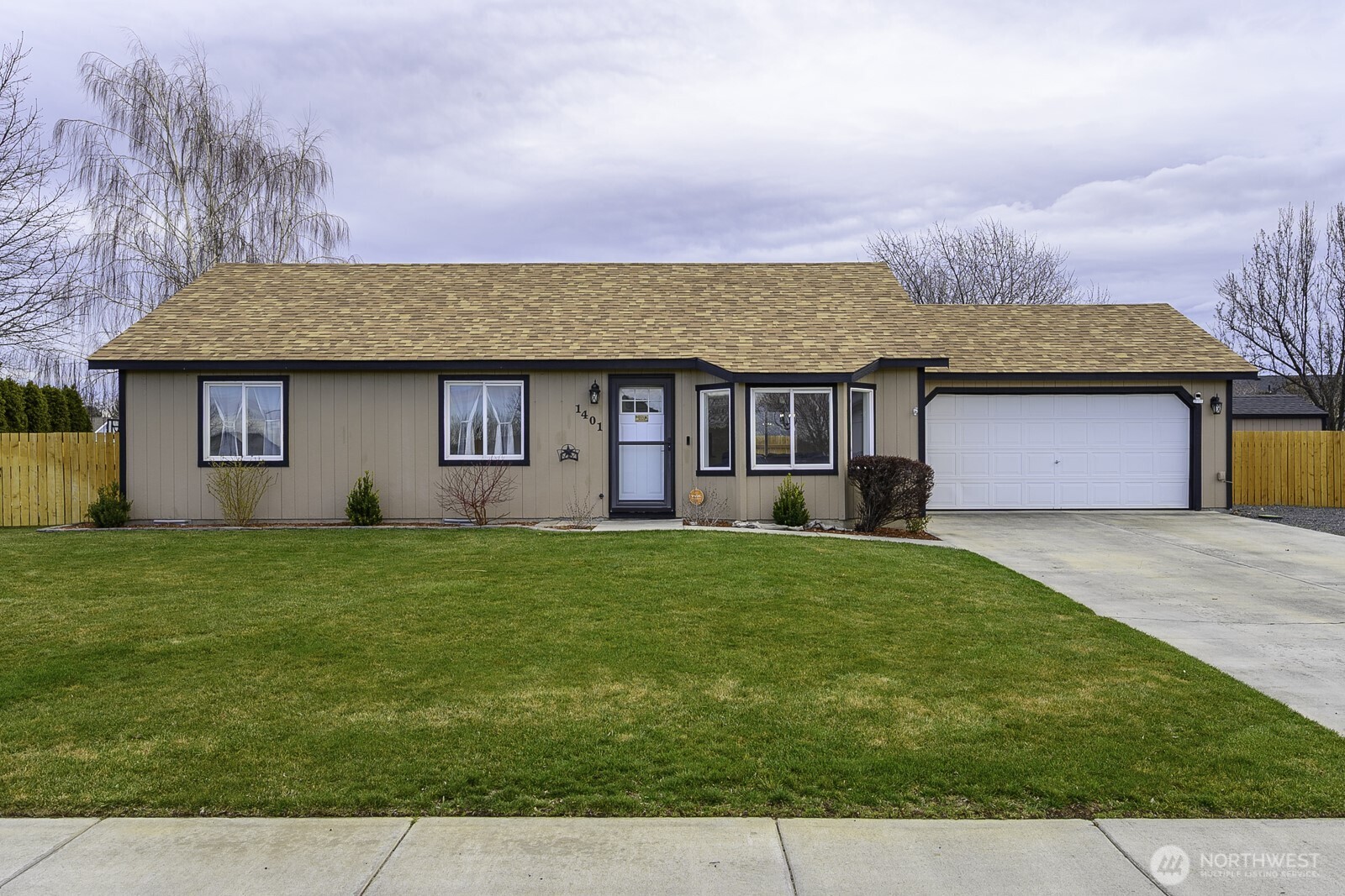 1401 S Hamilton Road , Moses Lake, WA 98837