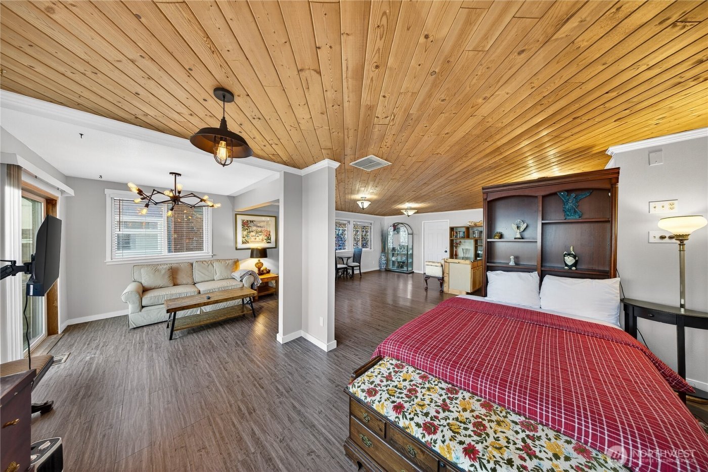 5972 Hastings Road , Clinton, WA 98236