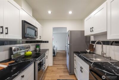 2858 32nd Avenue W #106, Seattle, WA 98119 - Photo 10