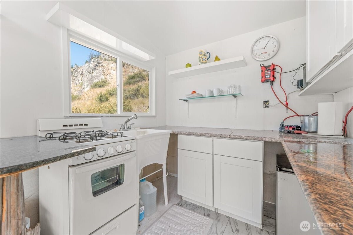 2570 Emerson Acres Road , Manson, WA 98831